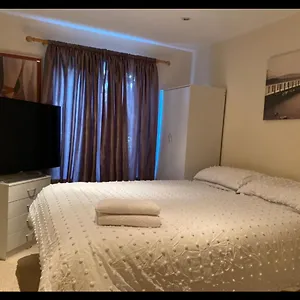  Bed & Breakfast Double Bedroom With Pt/b United Kingdom